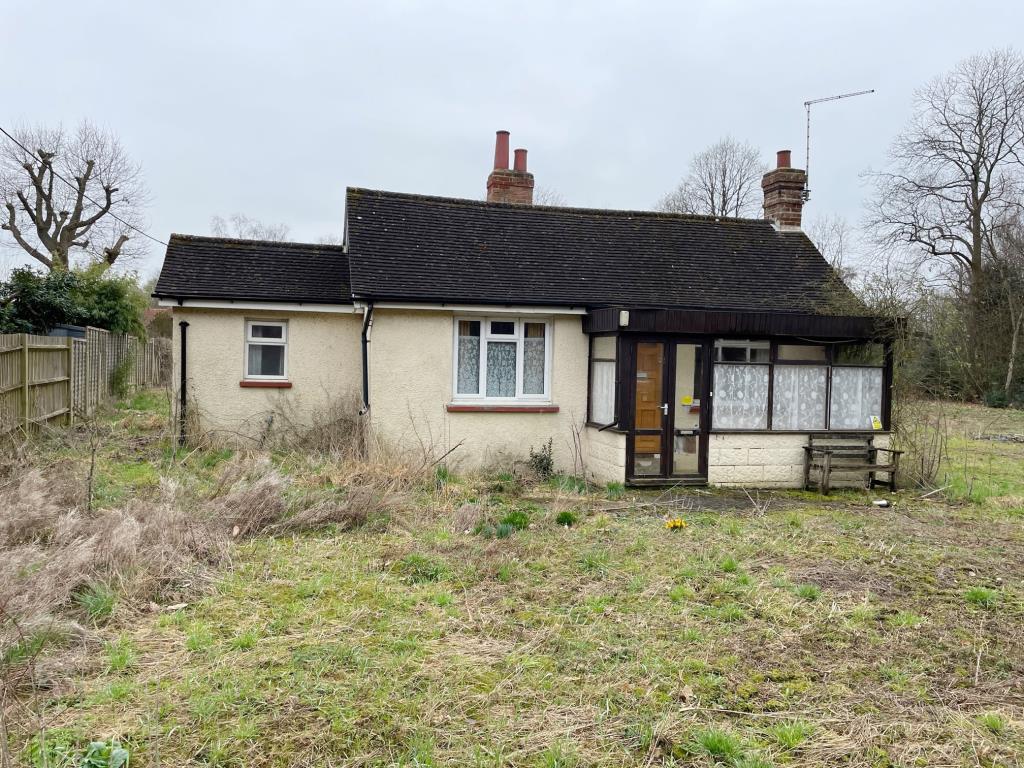 Lot: 12 - DETACHED BUNGALOW FOR IMPROVEMENT AND REPAIR POTENTIAL FOR REPLACEMENT DWELLING - front of property